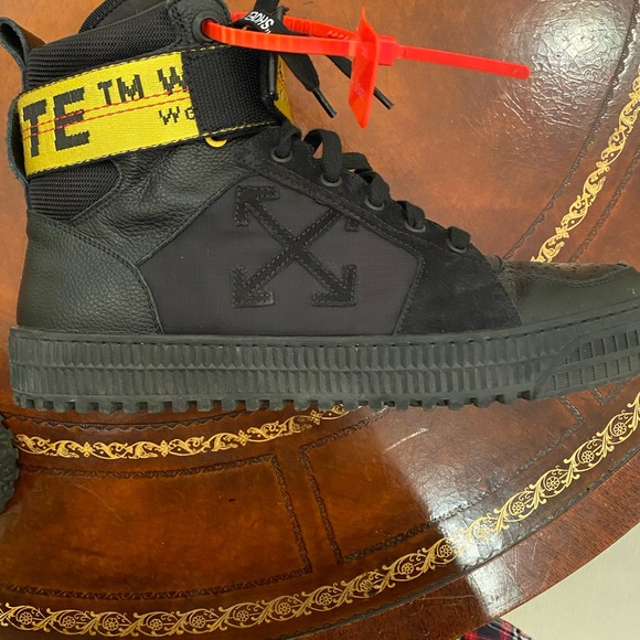 OFF-White Industrial High Top - Picture 4 of 11